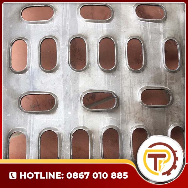 Thép đột lỗ chống trượt
